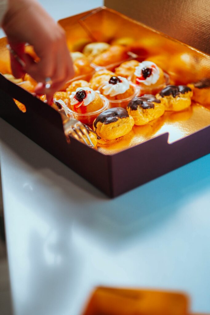 products_clap_carousel-3 Scatola Clap per pasticceria personalizzabile