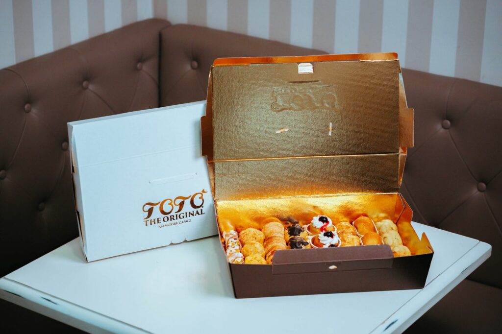 products_clap_carousel-7 Scatola Clap per pasticceria personalizzabile